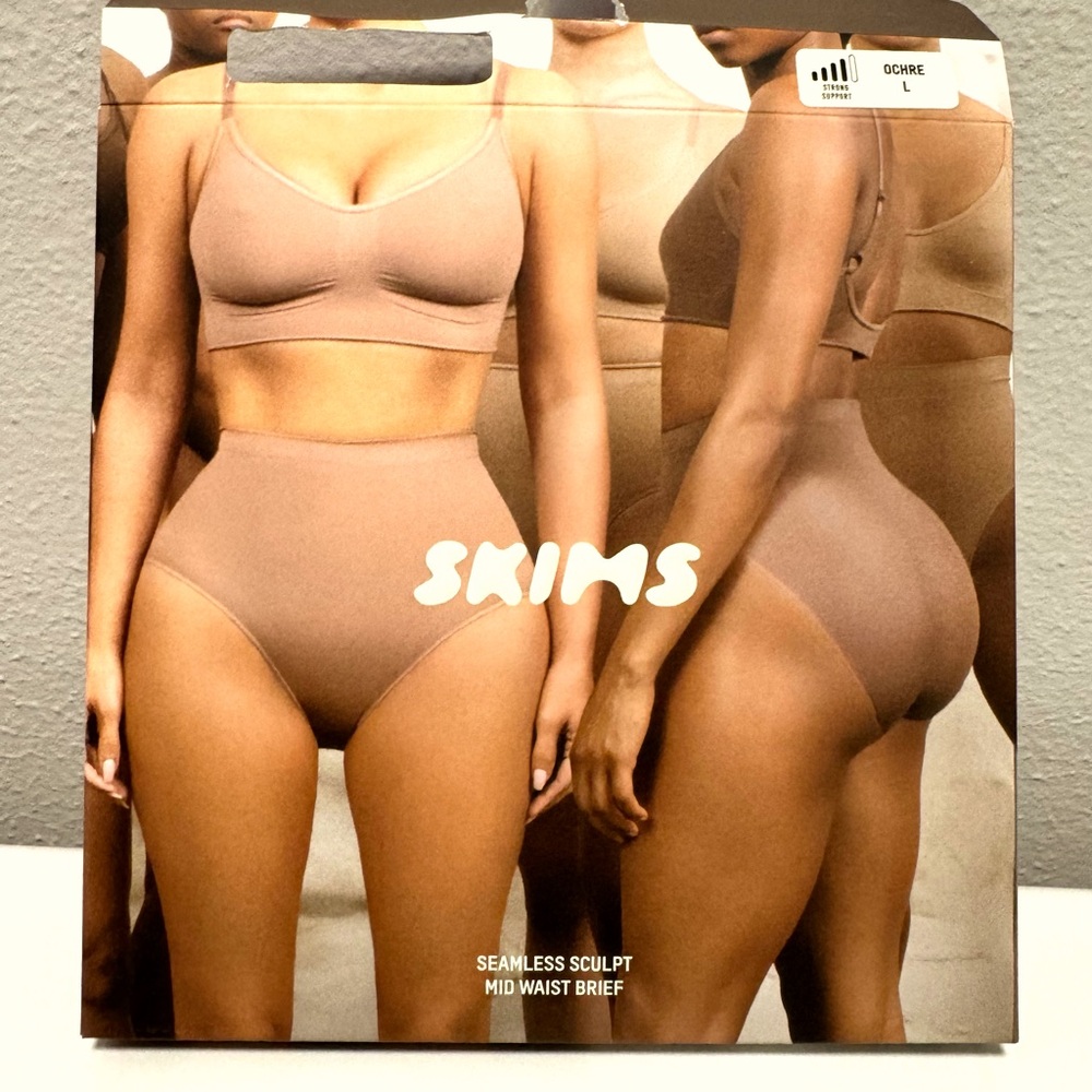 Skims seamless sculpt mid waist brief